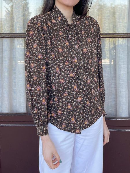 Imagen de Camisa marron lazada estampada