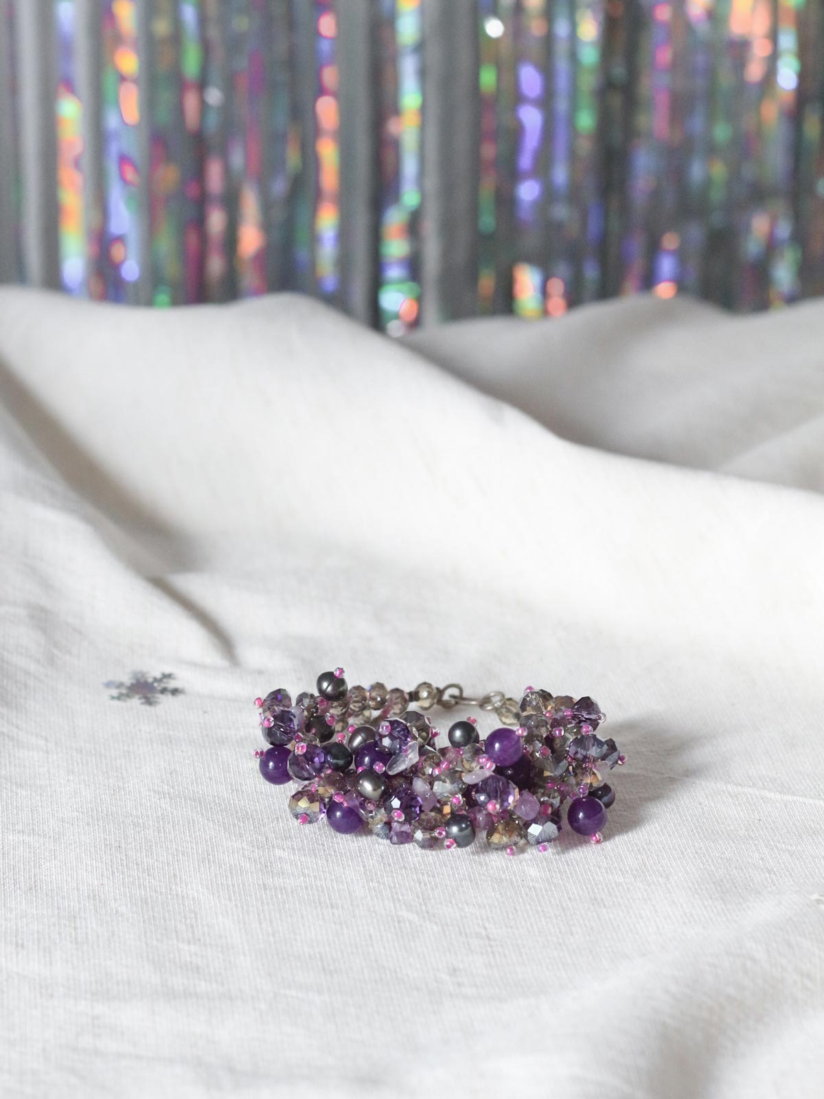 Pulsera abalorios fiesta tonos morados Imagen de Pulsera abalorios fiesta tonos morados