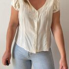 Imagen de Blusa seda beige bordada