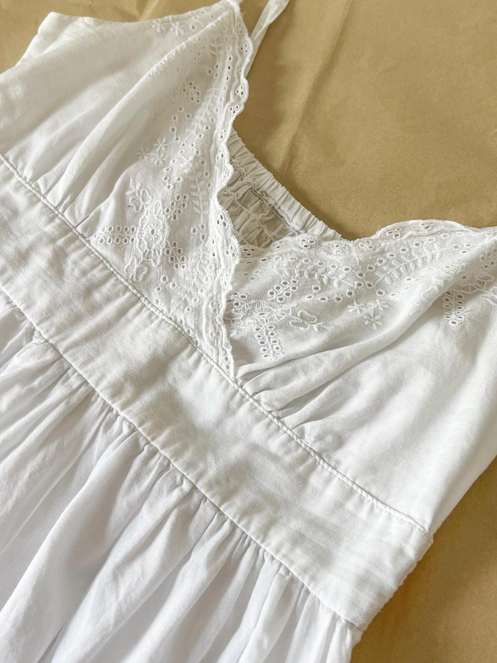 Imagen de Zoom vestido blanco calados