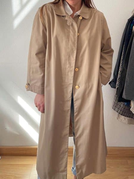 Gabardina corte en hombros