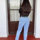 Imagen de Pantalon denim tono claro trasera