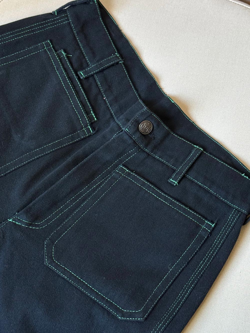 Pantalon pespuntes verdes