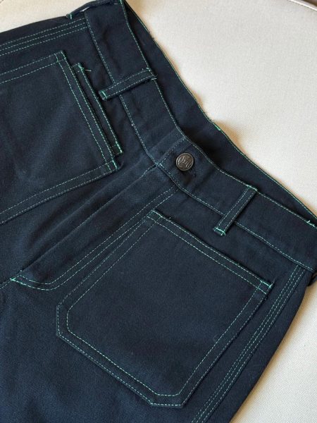 Pantalon pespuntes verdes