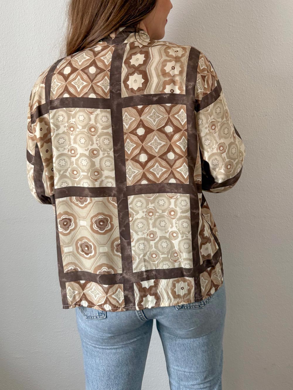 Blusa beige con lazada