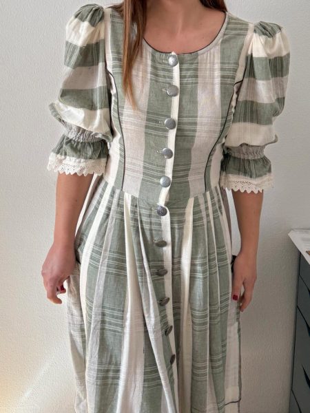 Vestido austriaco de rayas