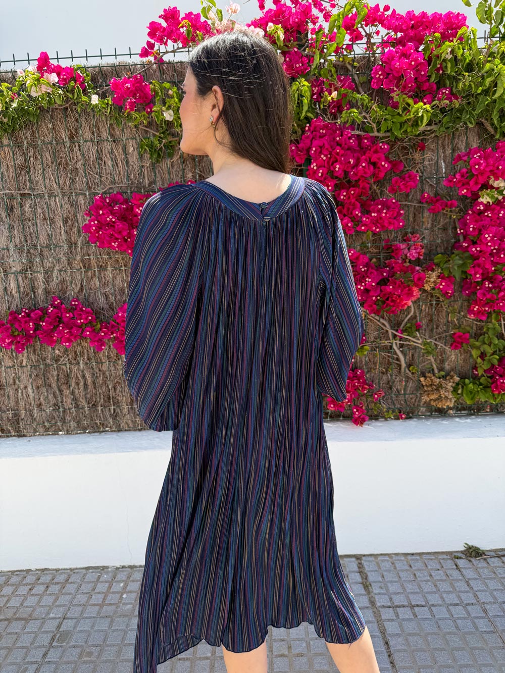 Imagen de Trasera vestido plisado con brillo