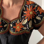 Imagen de Blusa negra bordada (4)
