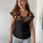 Imagen de Blusa negra bordada (6)