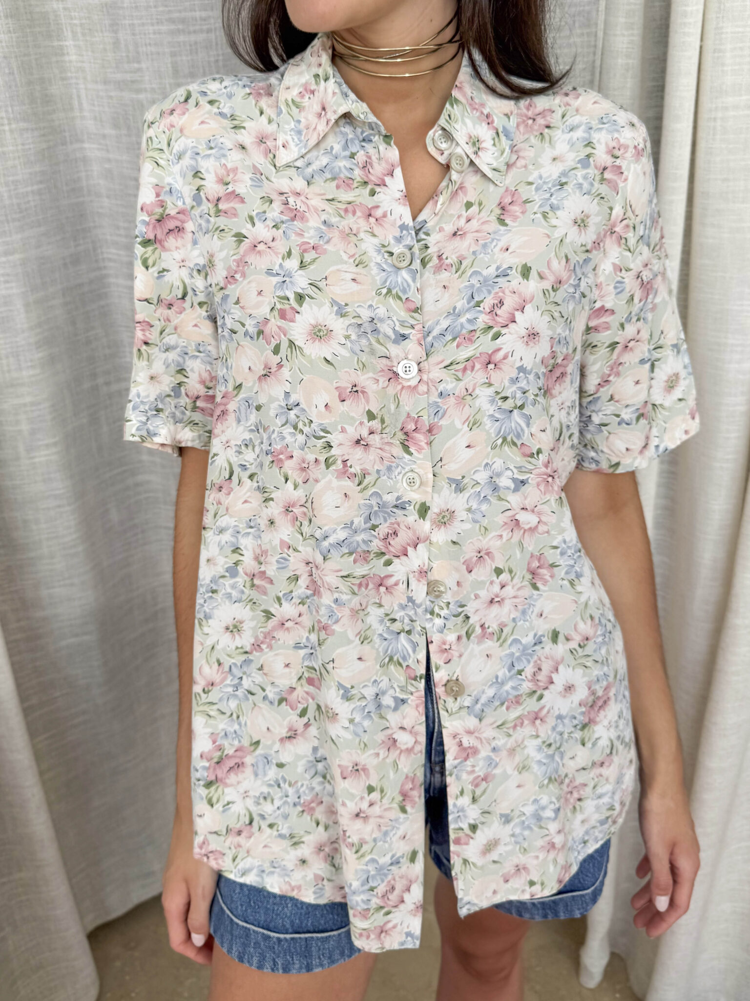 Camisa flores pastel (1) Imagen de Camisa flores pastel (1)