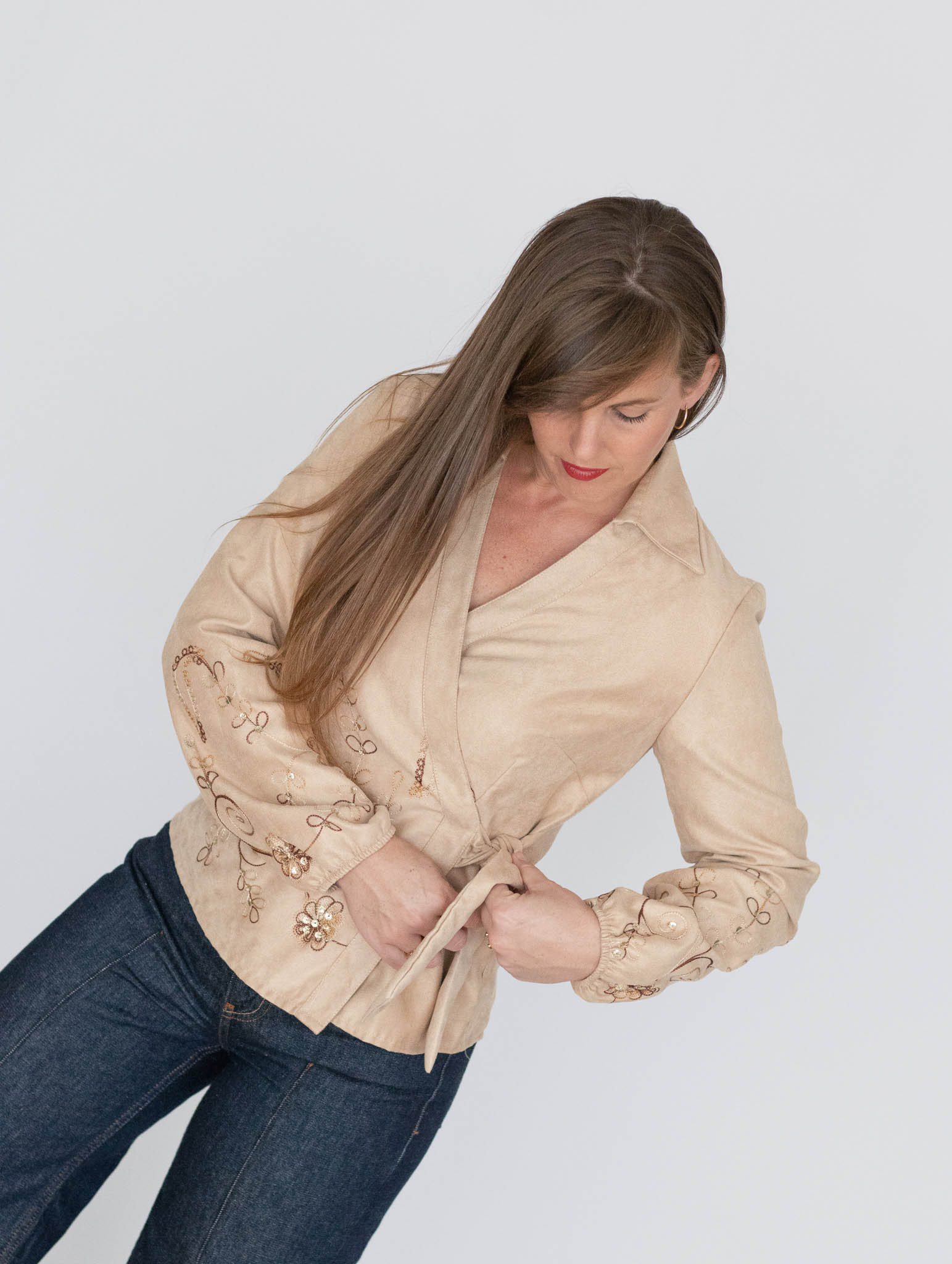 Blusa antelina bordada