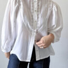 Blusa austriaca tachas