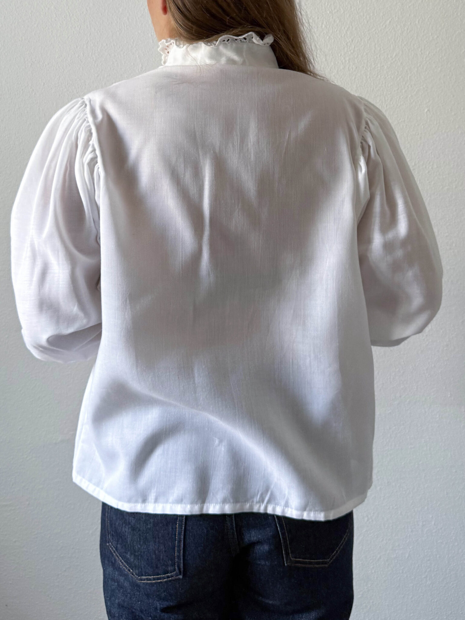 Blusa austriaca tachas