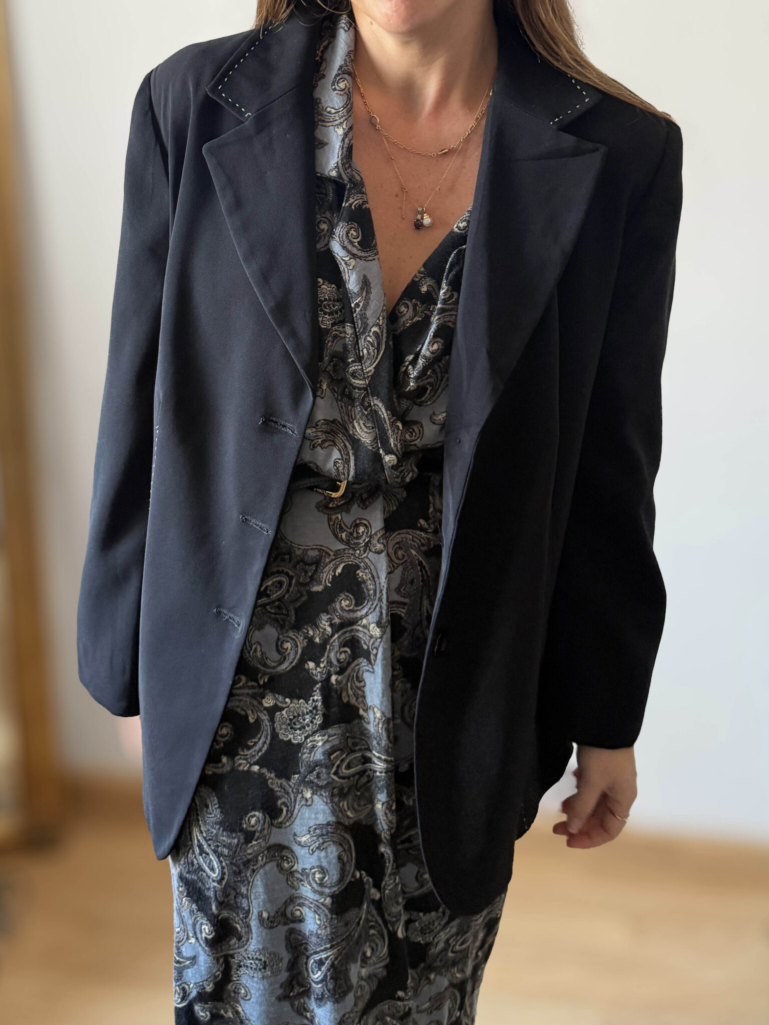 Imagen de Blazer negra pespuntes (1)