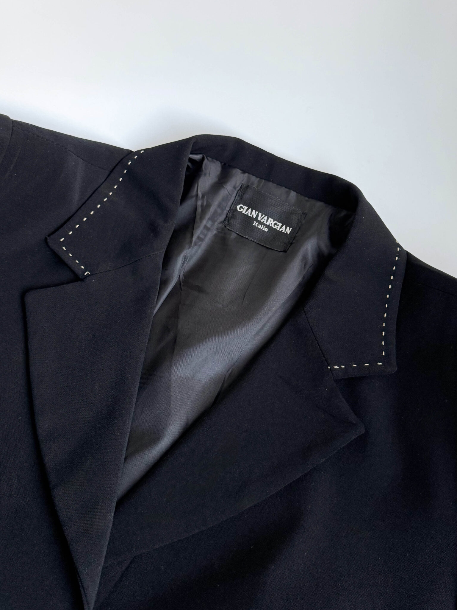 Imagen de Blazer negra pespuntes (2)