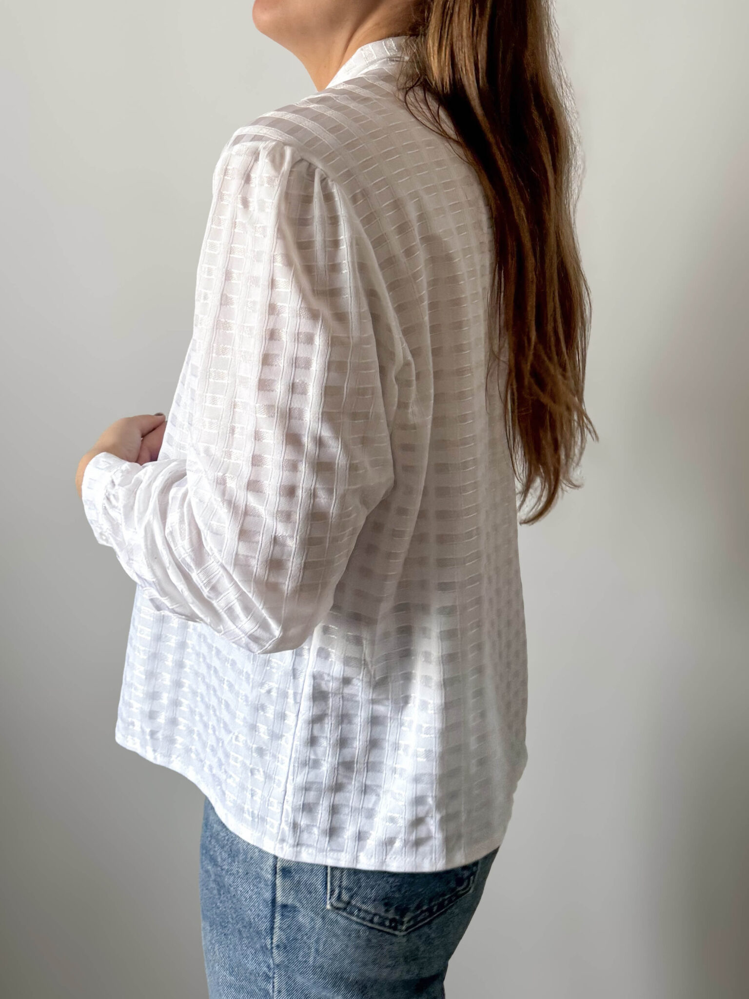 Imagen de Blusa blanca con lazo (3)