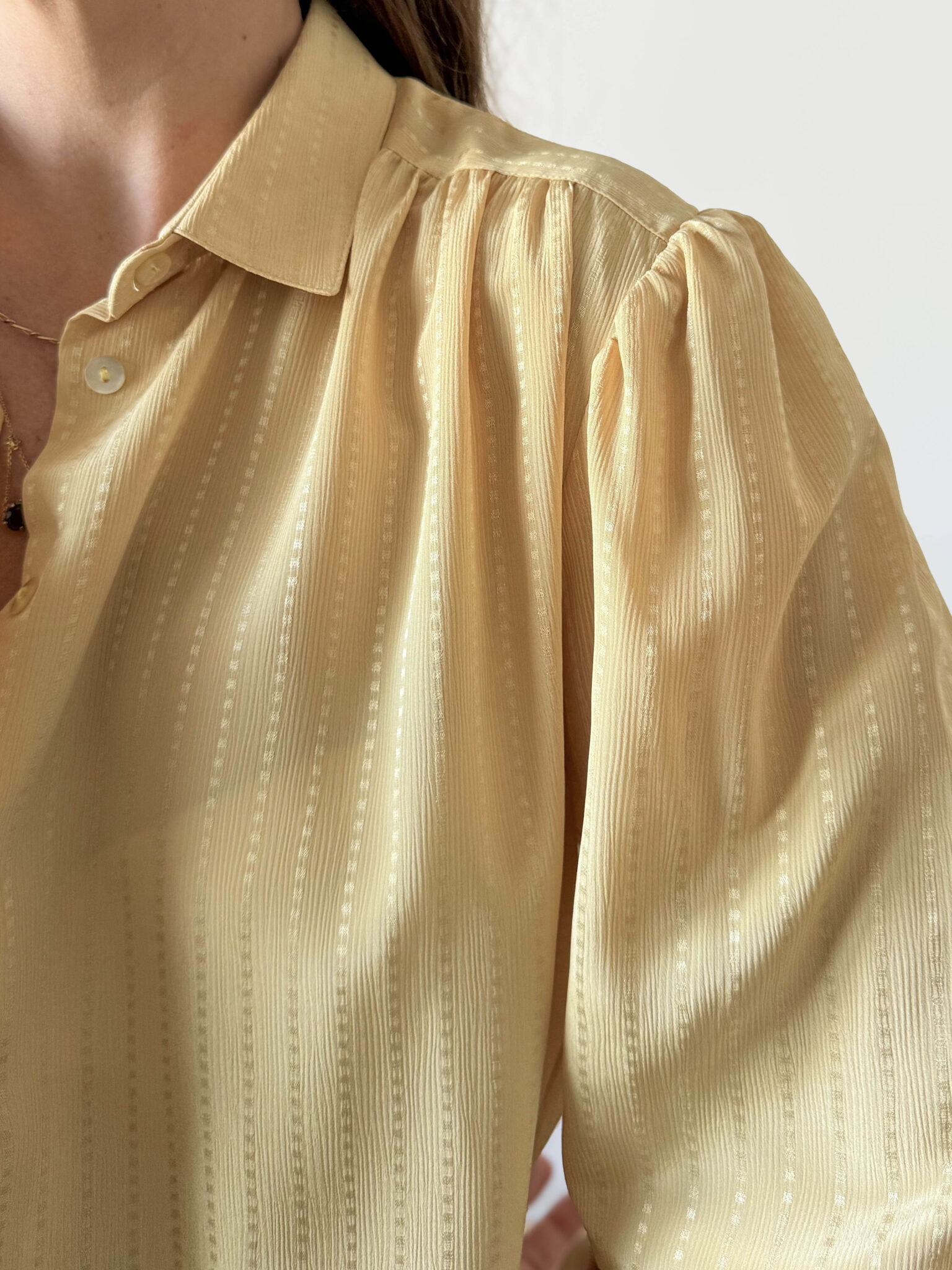 Imagen de Camisa amarillo pastel (4)