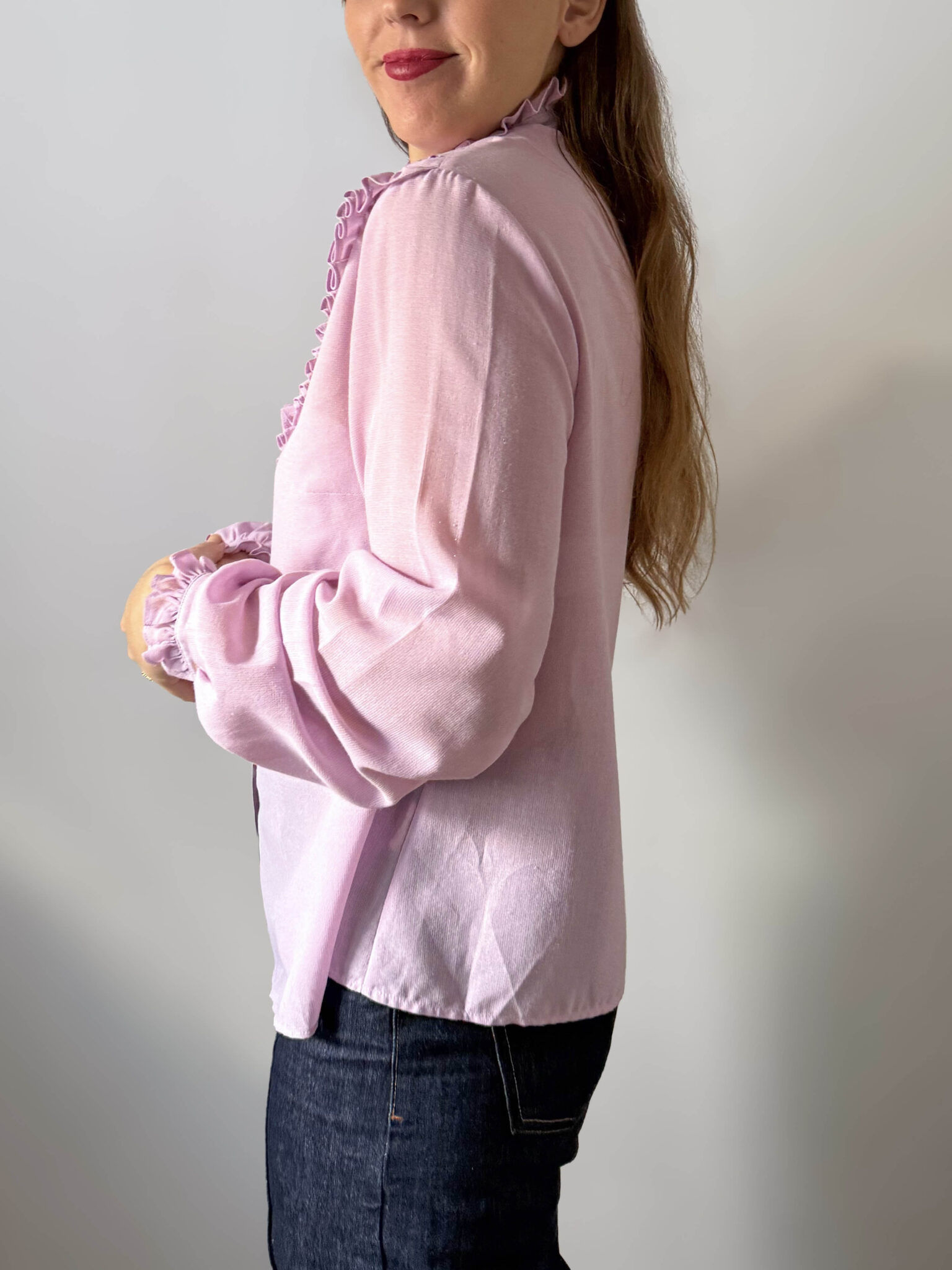 Imagen de Camisa rosa con volantes (3)