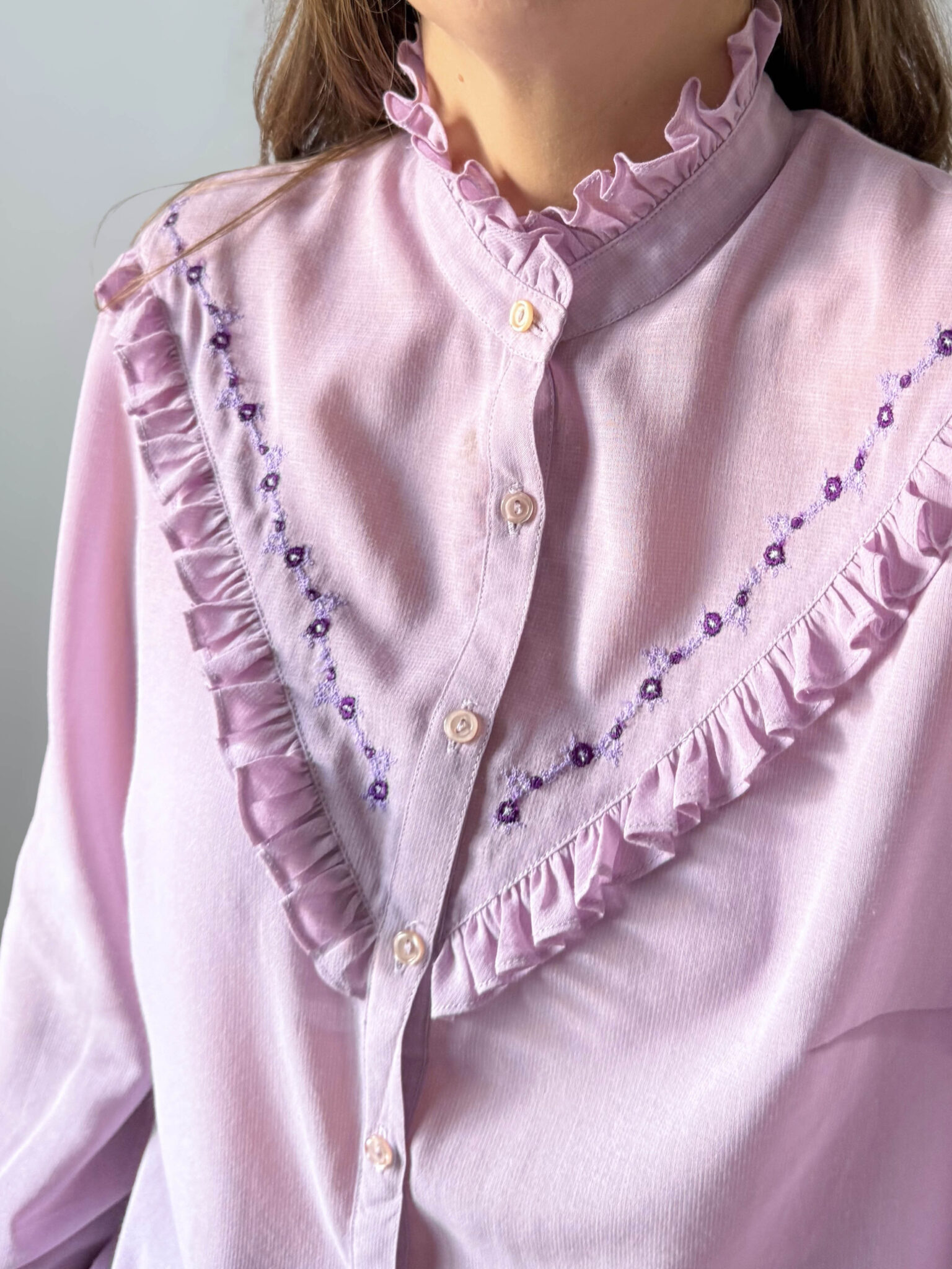 Imagen de Camisa rosa con volantes (5)