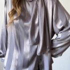 Imagen de Blusa satinada morada (3)