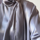 Imagen de Blusa satinada morada (4)