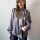 Imagen de Blusa satinada morada (5)