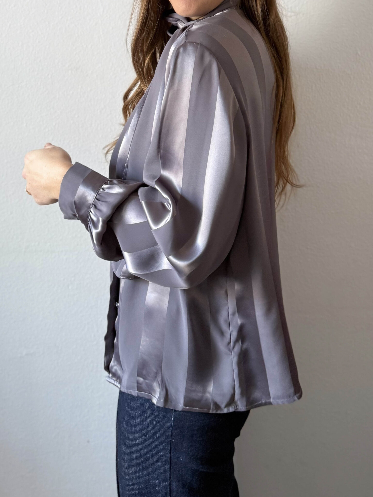 Imagen de Blusa satinada morada (6)