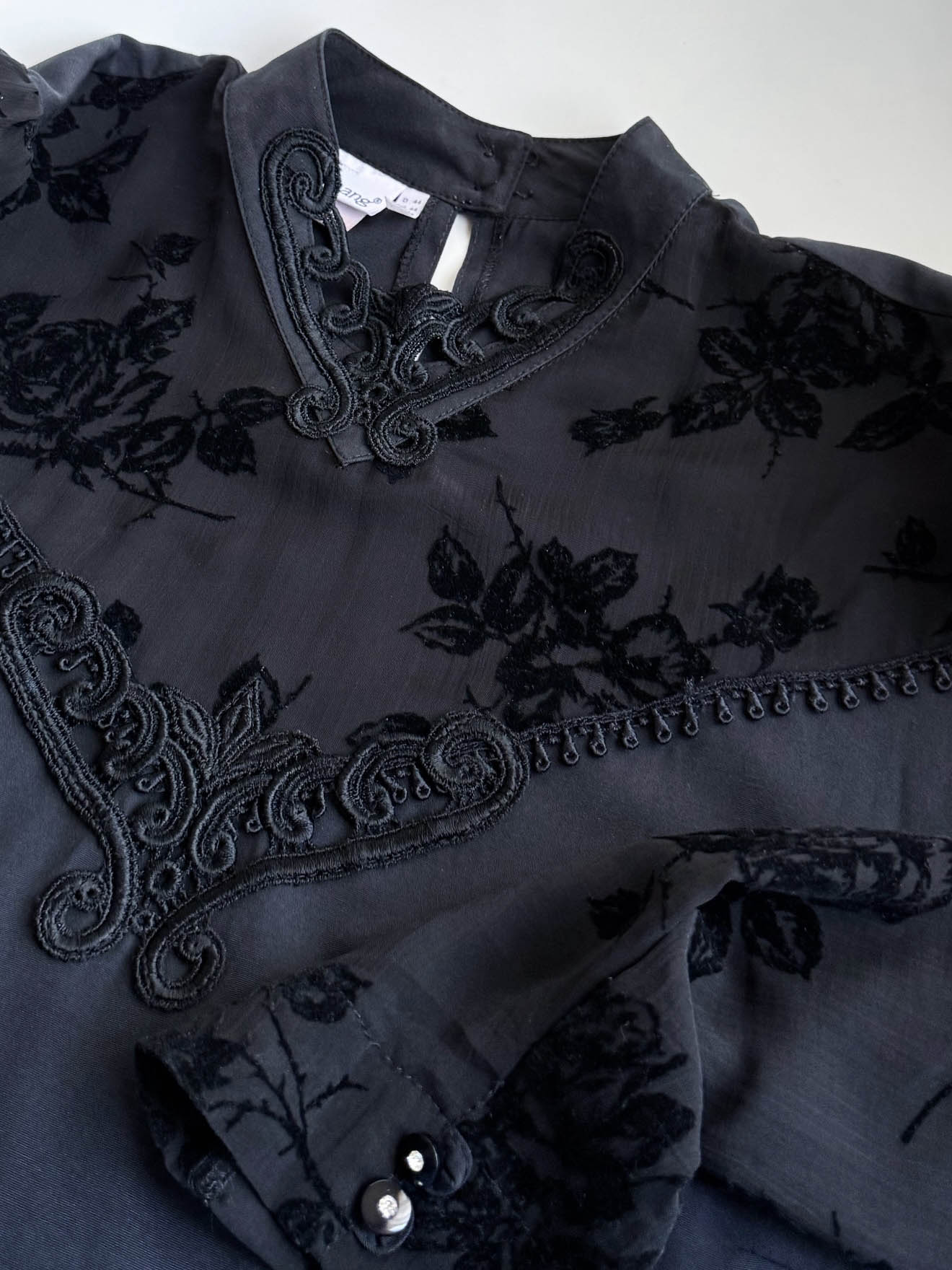 Imagen de Blusa alemana detalles (6)