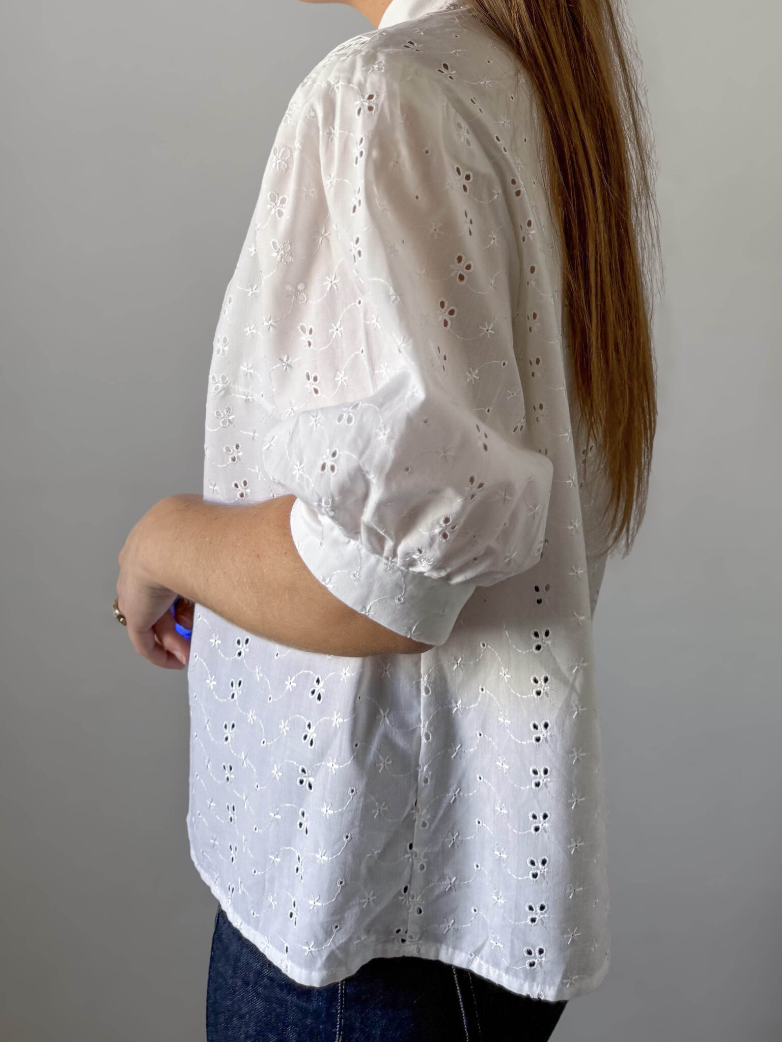 Imagen de Blusa blanca tejido bordado (2)