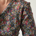 Imagen de Blusa floral con lazada (6)