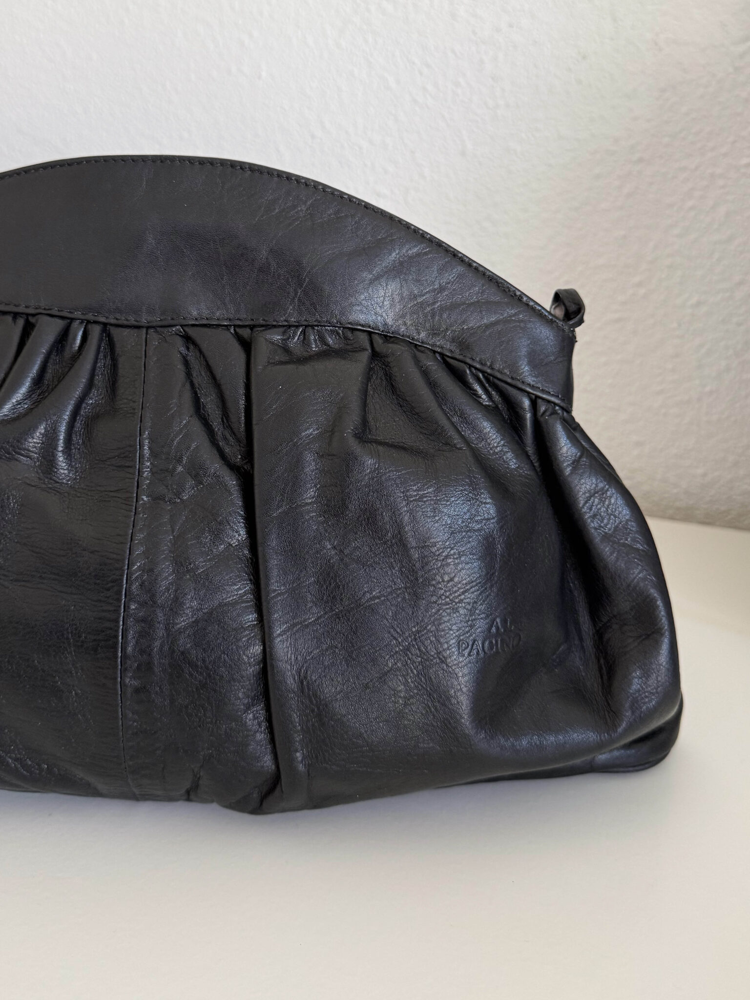 Imagen de Cluth piel negro (4)
