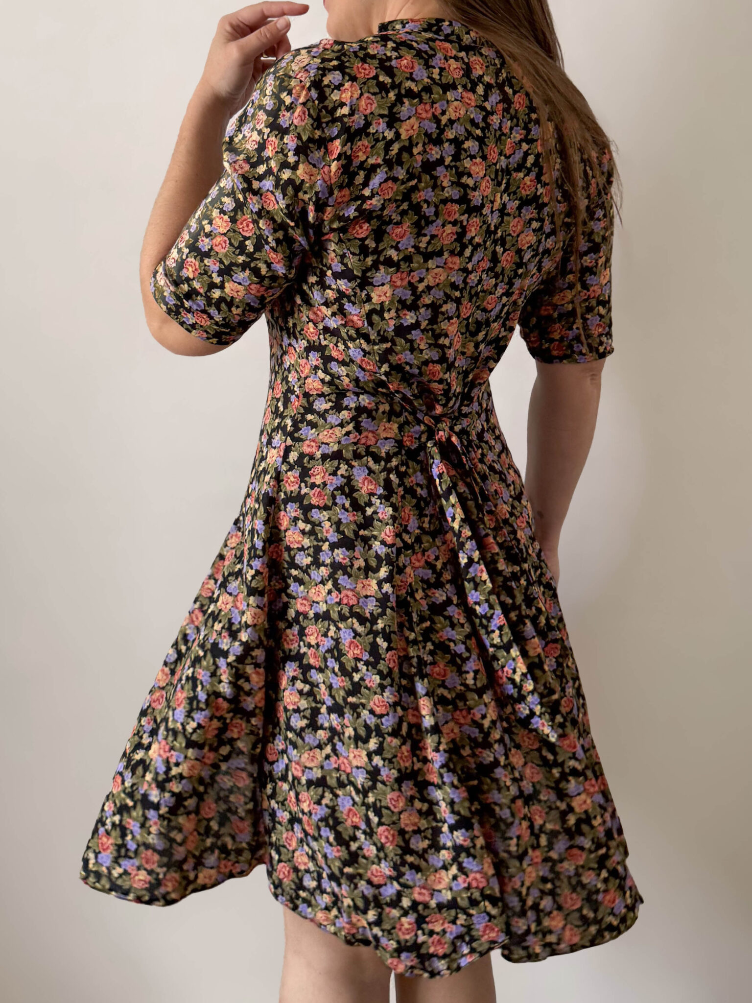 Imagen de Vestido corto floral (4)