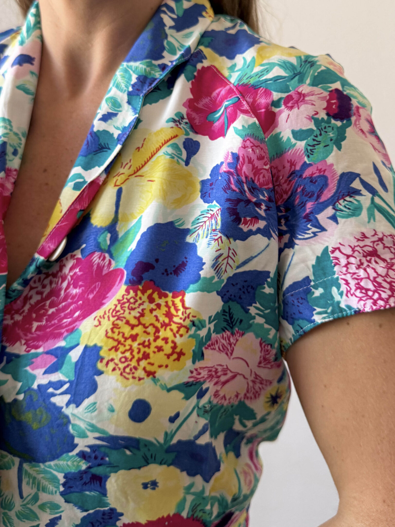 Imagen de Blusa colorida con lazada (4)