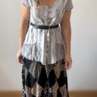 Imagen de Blusa gris con bordados (2)