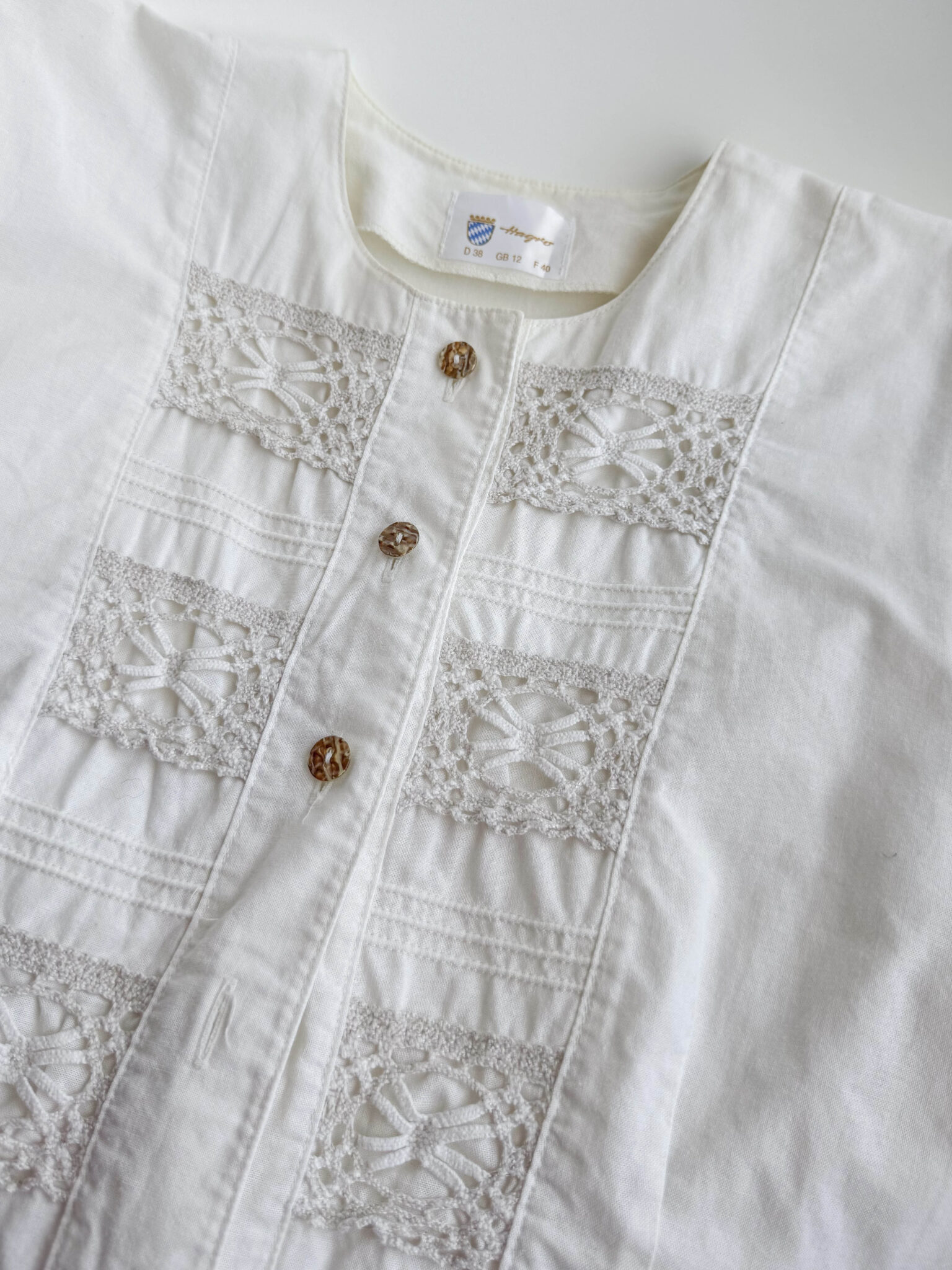 Imagen de Blusa alemana con paneles bordados (1)