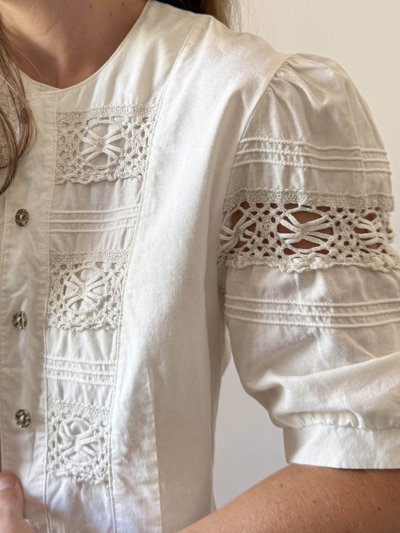 Imagen de Blusa alemana con paneles bordados (8)