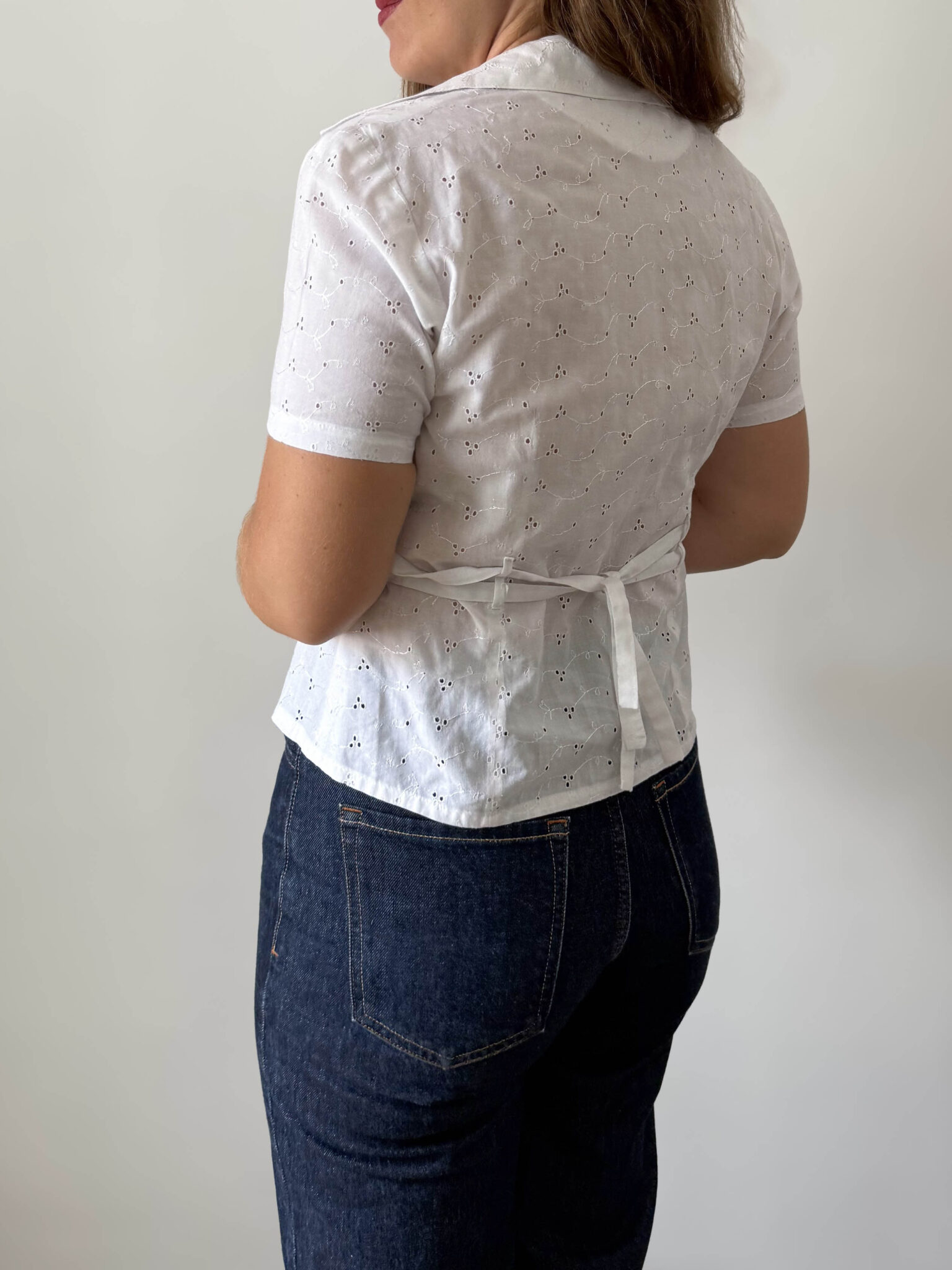 Imagen de Blusa bordada con solapas (4)