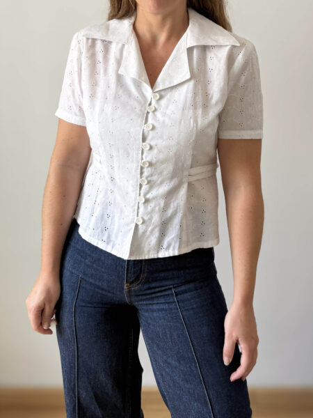 Imagen de Blusa bordada con solapas (6)