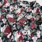 Imagen de Blusa floral sobre fondo negro (1)