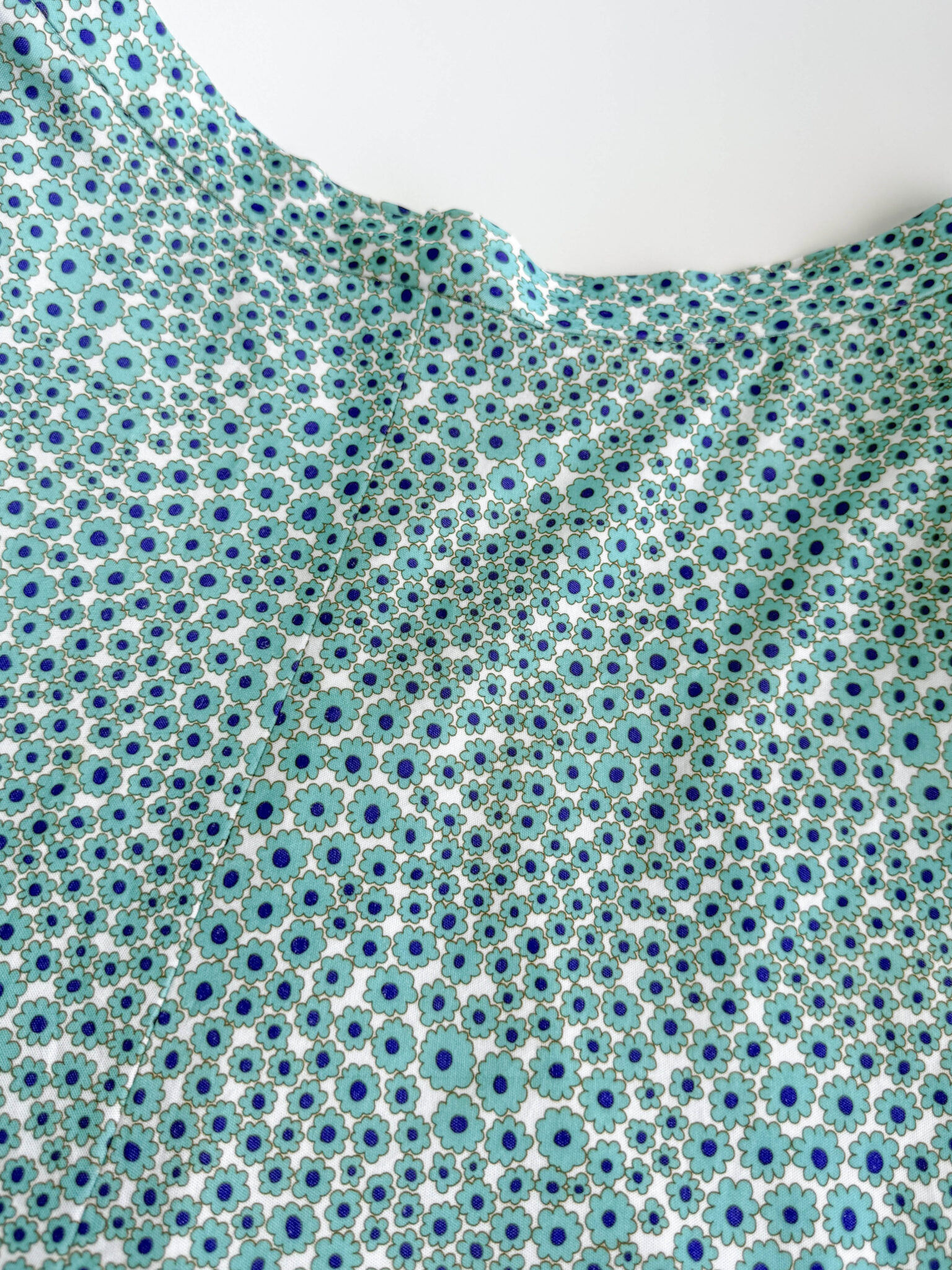 Imagen de Falda midi con flores celestes (1)