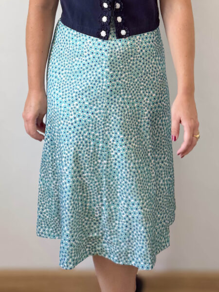 Imagen de Falda midi con flores celestes (2)
