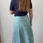 Imagen de Falda midi con flores celestes (4)