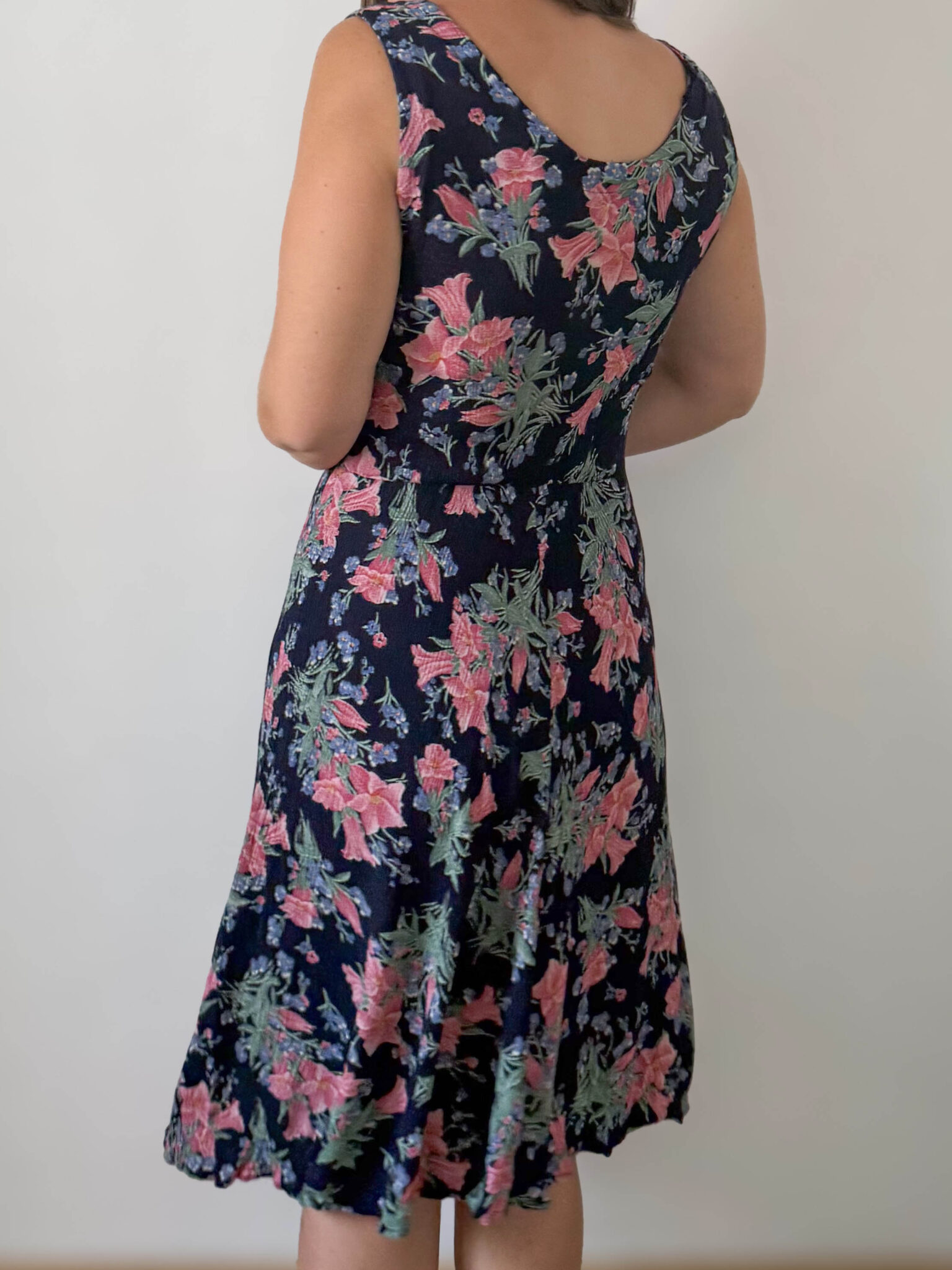Imagen de Vestido floral con tejido plisado (3)