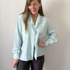 Imagen de Blusa celeste bordada a mano (3)