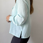 Imagen de Blusa celeste bordada a mano (4)