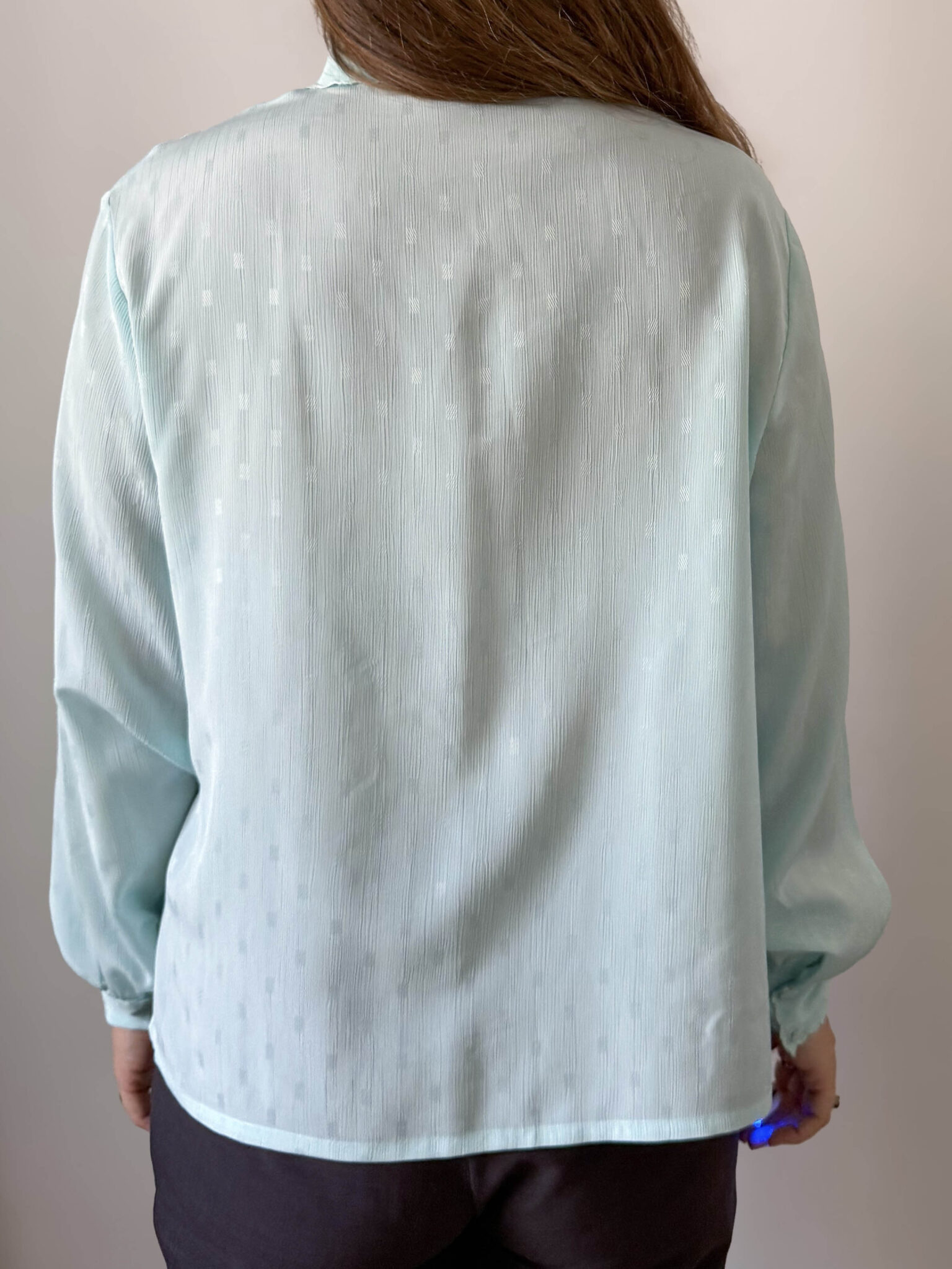 Imagen de Blusa celeste bordada a mano (5)