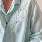 Imagen de Blusa celeste bordada a mano (6)