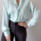 Imagen de Blusa celeste bordada a mano (7)