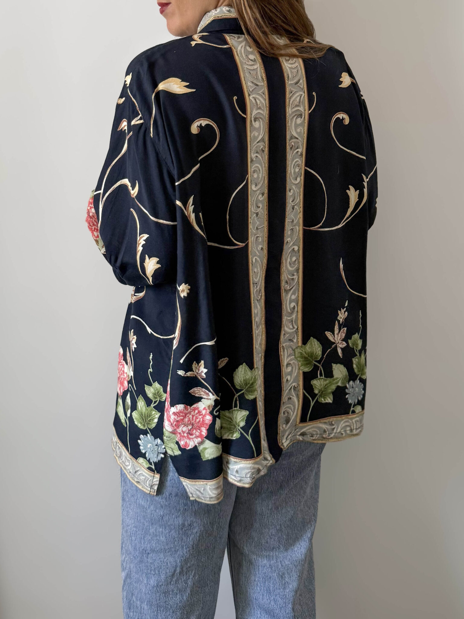 Imagen de Camisa amplia con estampado floral (1)