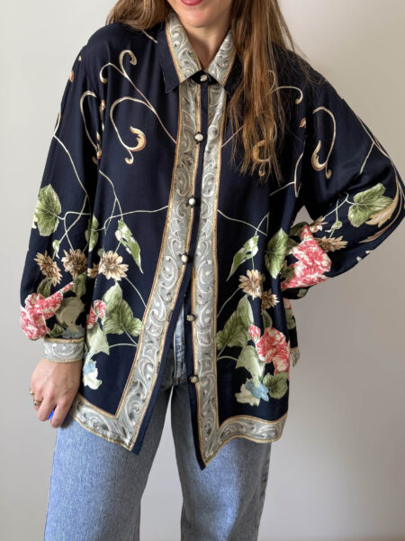 Imagen de Camisa amplia con estampado floral (2)